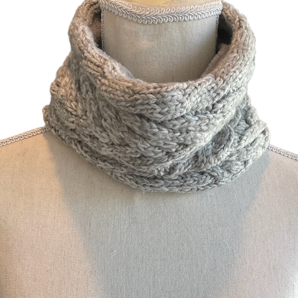 GAPKids Neck Warmer Fleece Lined Cable Knit Gray Girls